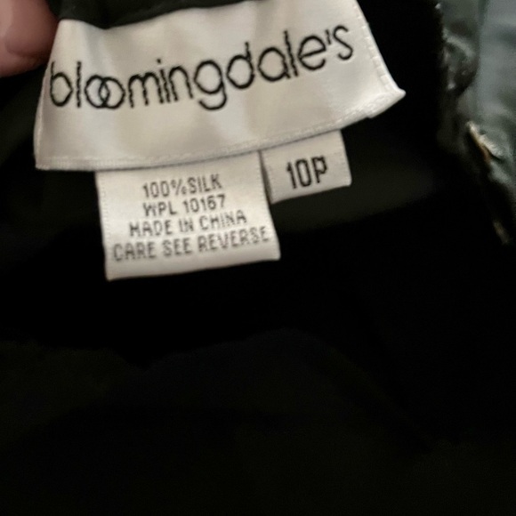 Bloomingdale’s Silk Black Slacks Pants Zip Button Size 10 P Sleek Witchy Vampire - Picture 9 of 13